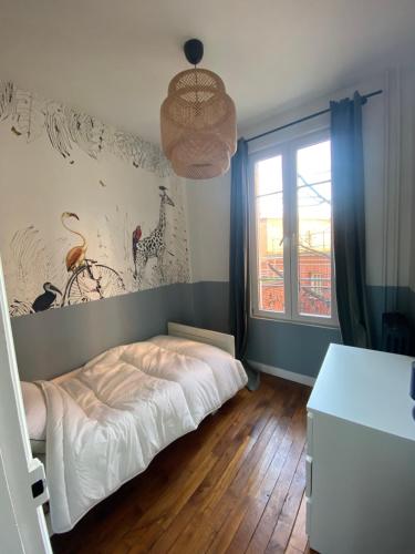a bedroom with a bed and a window at Maison Paris La Défense in Asnières-sur-Seine