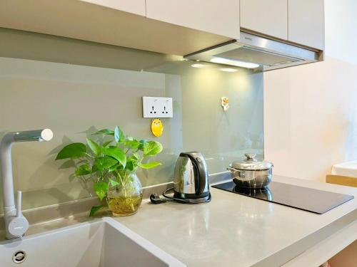 Η κουζίνα ή μικρή κουζίνα στο CĂN HỘ CONDOTEL THE SÓNG VŨNG TÀU - Apartment Luxury The Sóng Vung Tau