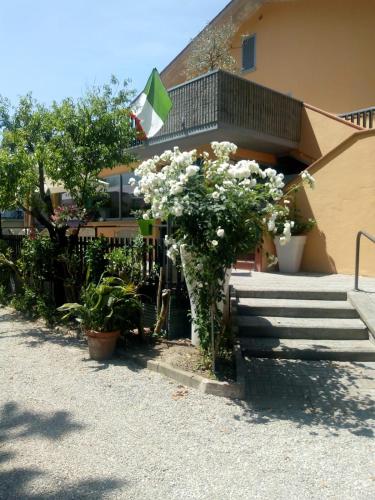 Το κτήριο όπου στεγάζεται  το ξενοδοχείο διαμερισμάτων