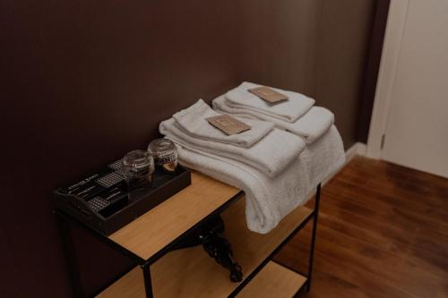 a pile of towels sitting on top of a table at Hotel Restaurant Steenhuyse in Oudenaarde