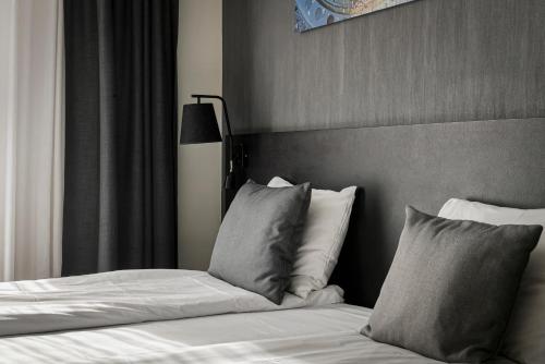 Uma cama ou camas num quarto em K7 Hotel Oslo
