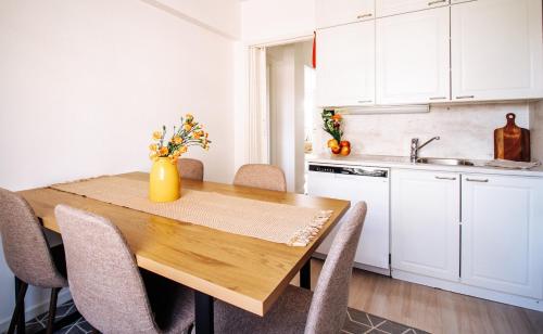 Dapur atau dapur kecil di Come in! "Pirkanportti" In the heart of Tampere next to the railway station for 9 people!