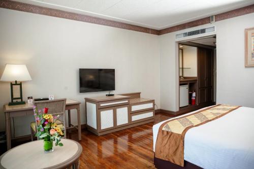 Postel nebo postele na pokoji v ubytování Waterfront Insular Hotel Davao