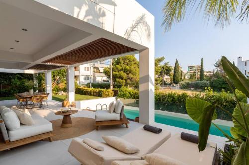 3BD 2 Floor Maisonette with Pool