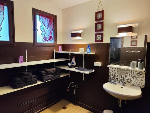 Bilde i galleriet til Appartement atypique grands espaces i Soumoulou