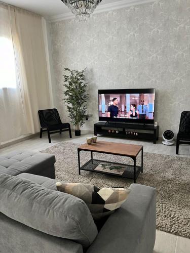 The Pearl Suite - your stylish cozy and modern flat,in the heart of South Tenerife,just 3 minutes from beach and natural pools