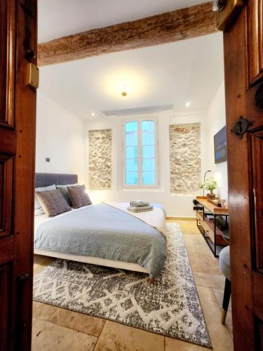 Le Massena Central - Dans le Vieil Antibes