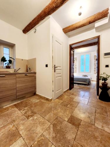 Le Massena Central - Dans le Vieil Antibes