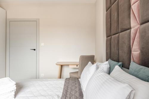 Ένα ή περισσότερα κρεβάτια σε δωμάτιο στο Aparthotel Plac Litewski Premium
