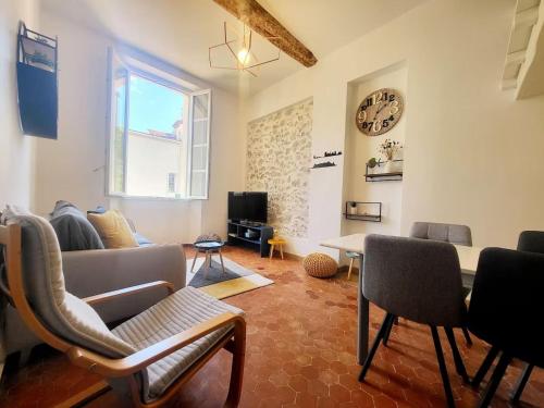 Μια τηλεόραση ή/και κέντρο ψυχαγωγίας στο Le Provençal du marché - T3 dans Vieil Antibes