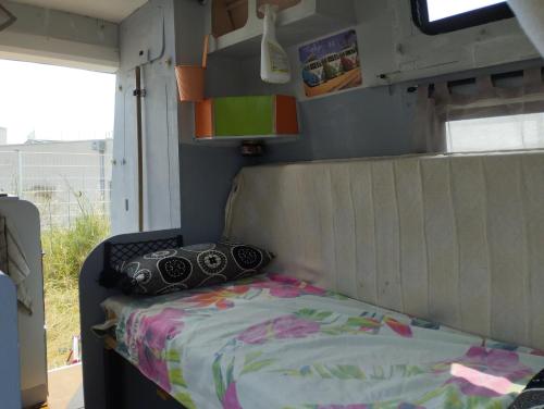 Renault traf aménagé 2 couchage maximum proche BÉZIERS à Villeneuve les Béziers SANS WC SANITAIRE ET CUISINE, JUSTE POUR DÉPANNER quelques nuits, PRÉVOIR UNE BATTERIE EXTERNE POUR LES TÉLÉPHONES MERCI DE BIEN LIRE LE DESCRIPTIF