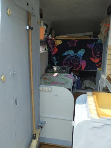 Renault traf aménagé 2 couchage maximum proche BÉZIERS à Villeneuve les Béziers SANS WC SANITAIRE ET CUISINE, JUSTE POUR DÉPANNER quelques nuits, PRÉVOIR UNE BATTERIE EXTERNE POUR LES TÉLÉPHONES MERCI DE BIEN LIRE LE DESCRIPTIF