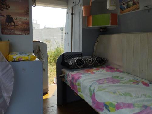 Renault traf aménagé 2 couchage maximum proche BÉZIERS à Villeneuve les Béziers SANS WC SANITAIRE ET CUISINE, JUSTE POUR DÉPANNER quelques nuits, PRÉVOIR UNE BATTERIE EXTERNE POUR LES TÉLÉPHONES MERCI DE BIEN LIRE LE DESCRIPTIF