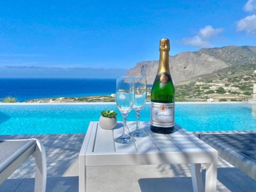 Villa Zina mit Infinity-Pool und Meerblick