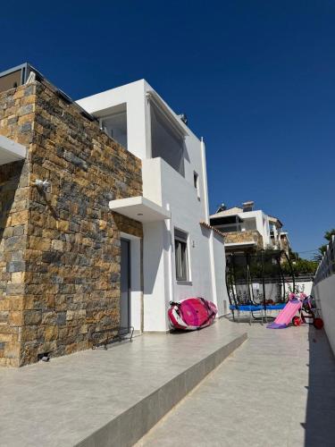 Nikiti Family House