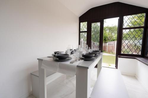Χώρος καθιστικού στο 3 Beds D'luxe Home In Gillingham Kent