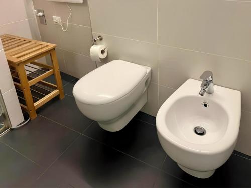 Bilik mandi di 1Dest - Hibiscus Home Arco