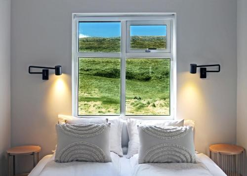 Una cama o camas en una habitación de Lindarhóll Guesthouse