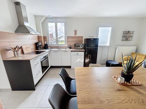 Dapur atau dapur kecil di Le Gîte de la Forêt Montmacq