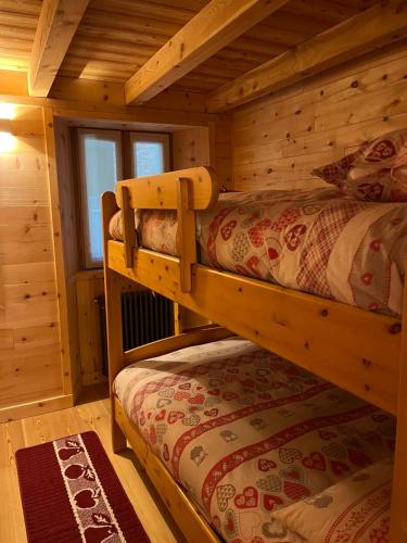 a bedroom with two bunk beds in a cabin at Roma16 in Gerola Alta