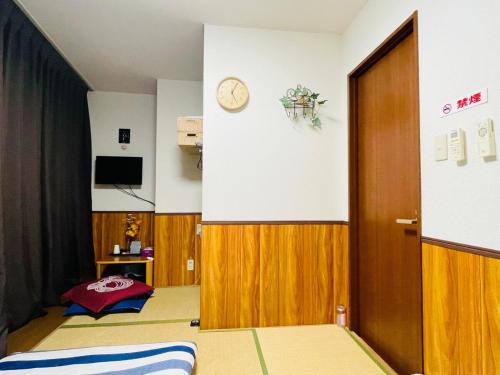 Namba 5 min walk, 100m to Kuromon Market in Sennichimae shopping district, 3 subway junctions