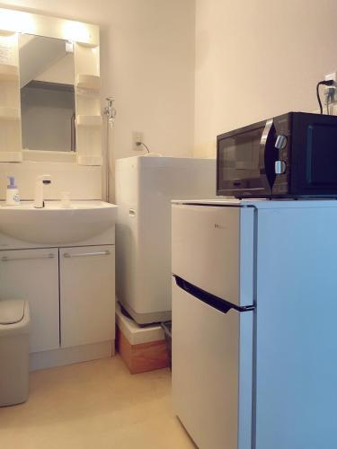 Namba 5 min walk, 100m to Kuromon Market in Sennichimae shopping district, 3 subway junctions