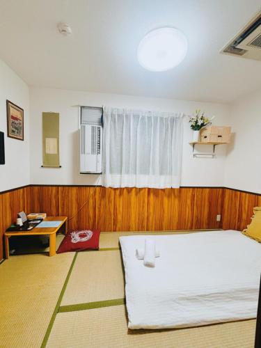Namba 5 min walk, 100m to Kuromon Market in Sennichimae shopping district, 3 subway junctions