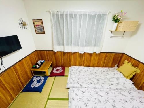 Namba 5 min walk, 100m to Kuromon Market in Sennichimae shopping district, 3 subway junctions