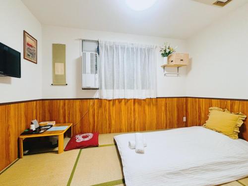 Namba 5 min walk, 100m to Kuromon Market in Sennichimae shopping district, 3 subway junctions