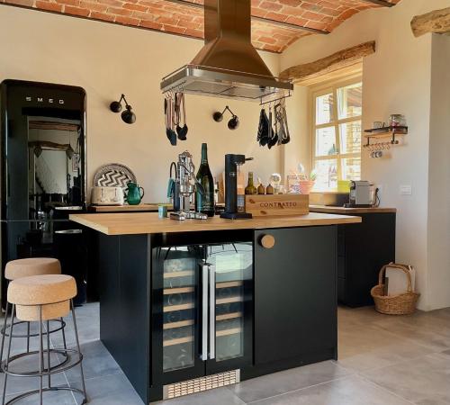 Dapur atau dapur kecil di Design-Villa mit SalzwasserPool in toller Lage
