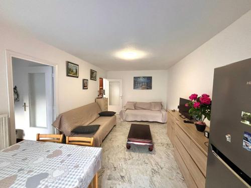 a living room with a couch and a table at Studio avec grand balcon - Roquebrune Cap-Martin proche Menton et Monaco in Roquebrune-Cap-Martin