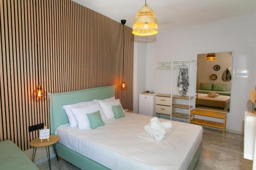 Postel nebo postele na pokoji v ubytování Hotel Agios Thomas