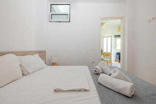 The Walls Apartments by Cretanhouses