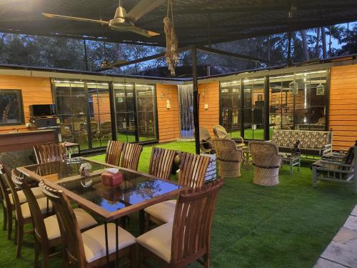 a patio with a table and chairs on a lawn at Bombay High Retreat in Parhūr