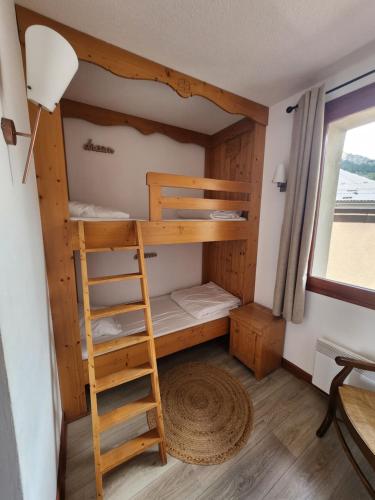 Μία ή περισσότερες κουκέτες σε δωμάτιο στο Auberge La Cascade