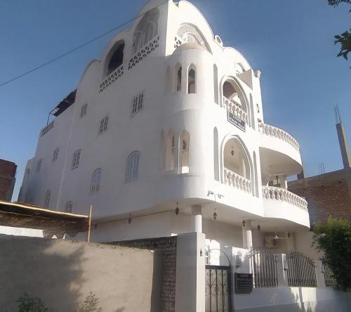 Το κτήριο όπου στεγάζεται  το διαμέρισμα