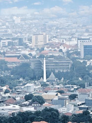 a view of a city with a white obelisk at Vista at The Peak 2BR Apartment in Tunjungan Plaza 5 Surabaya by Le Ciel Hospitality in Surabaya