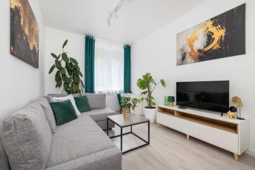 Bright Two-Bedroom Apartment in Nowa Huta by Noclegi Renters