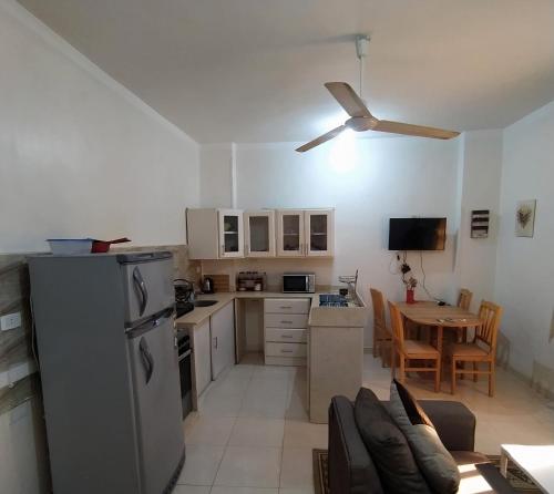 Η κουζίνα ή μικρή κουζίνα στο Luxor Palm Villa