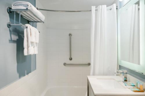 Un baño de The Gatsby Hotel