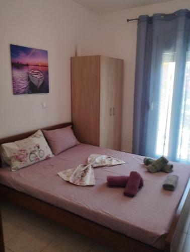 a bedroom with a bed with towels on it at Villa Platskos vol3 in Kriopigi
