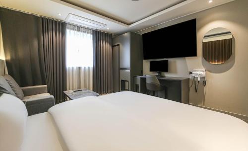 Cama o camas de una habitación en Chungju Browndot Cityhall