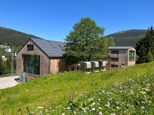 En generel udsigt til bjerge eller udsigt til bjerge taget fra lejligheden