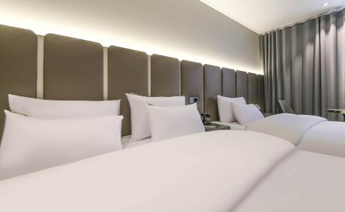 Cama o camas de una habitación en Chungju Browndot Cityhall