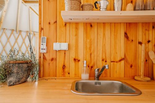 Φωτογραφία από το άλμπουμ του Yurt Kalamaki Seaside Glamping στο Τυμπάκι