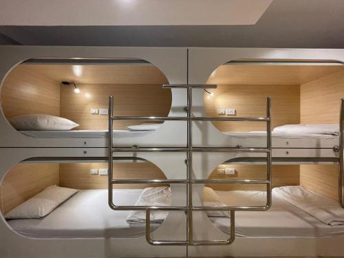 Katil atau katil-katil dalam bilik di Central Pattaya Hostel