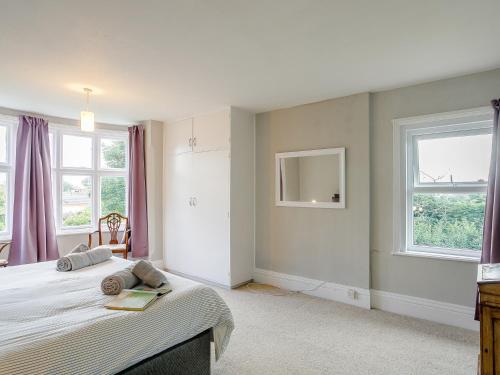 Ένα ή περισσότερα κρεβάτια σε δωμάτιο στο 4 Bed in Sutton On Sea 77958