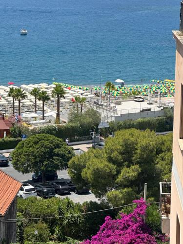 a view of a beach with palm trees and umbrellas at Apartment Victoria in Scalea