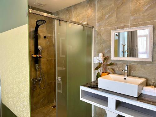 a bathroom with a sink and a shower at Mường Hoa Valle Home in Sa Pa