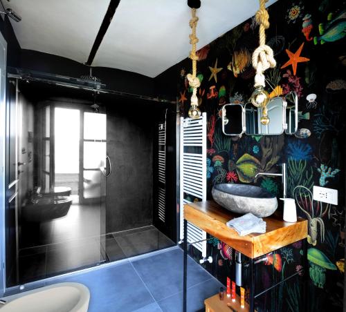 Bilik mandi di Design-Villa mit SalzwasserPool in toller Lage